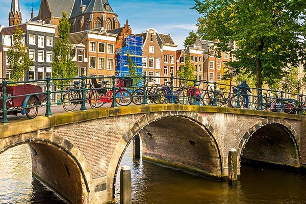 Tulip Time in Holland & Belgium Tulip Time in Holland & Belgium