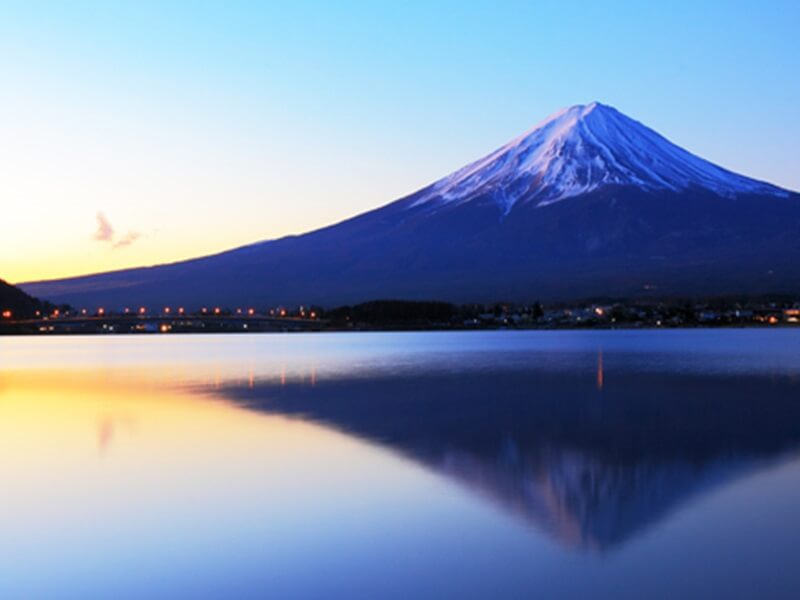 Contrasts of Japan end Tokyo 